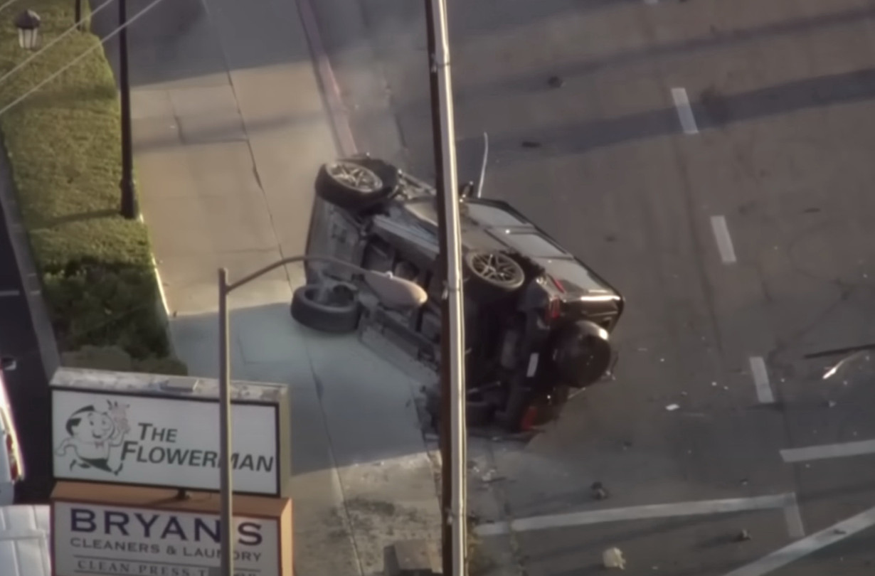 Τα social media να αποθεώνουν το Toyota Prius για το... ακουσίως ηρωικό του έργο Toyota Prius