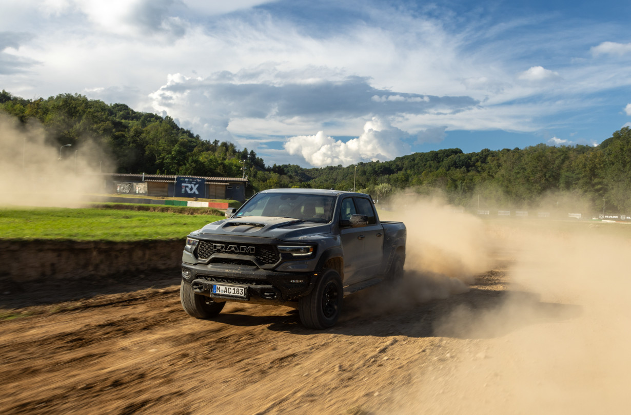 Το RAM 1500 TRX θα (ξανά)ποκτήσει βελτιωμένη έκδοση του V8 των 6,2 λίτρων του Hellcat. RAM 1500 TRX