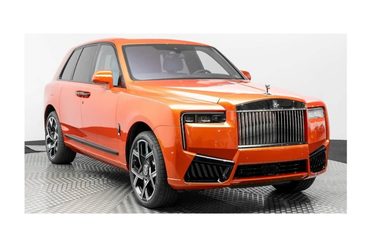 Το κόστος για μια τέτοια Rolls-Royce Cullinan, με πληθώρα επιλογών και την προκλητική αυτή εμφάνιση, μπορεί να αγγίξει ή και να ξεπεράσει τις 650.000 ευρώ. Rolls-Royce Cullinan