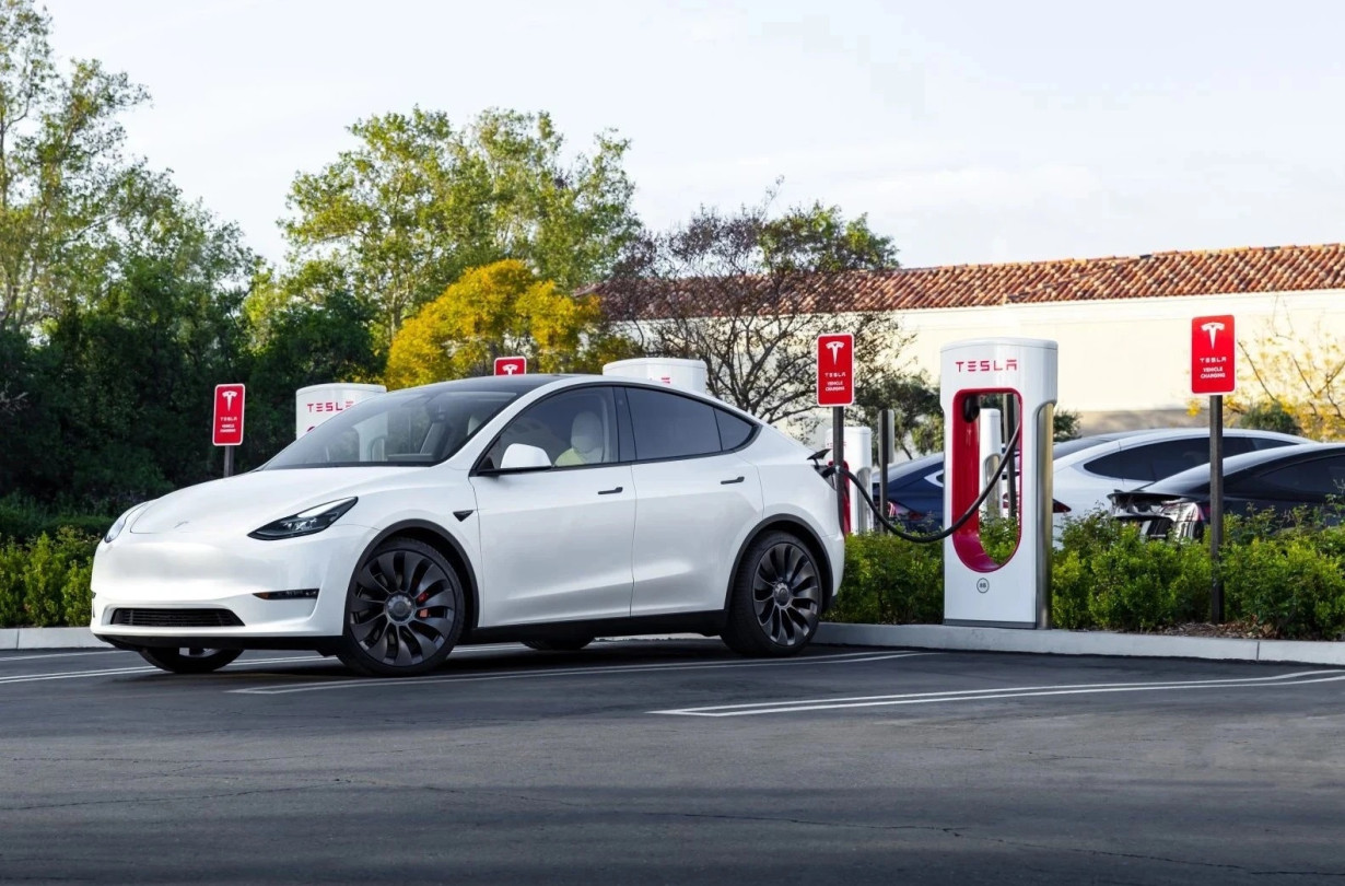 Όχι πως αυτό μειώνει στο ελάχιστο την επιτυχία του crossover του Elon Musk, αλλά οφείλουμε να είμαστε ακριβείς. Model Y