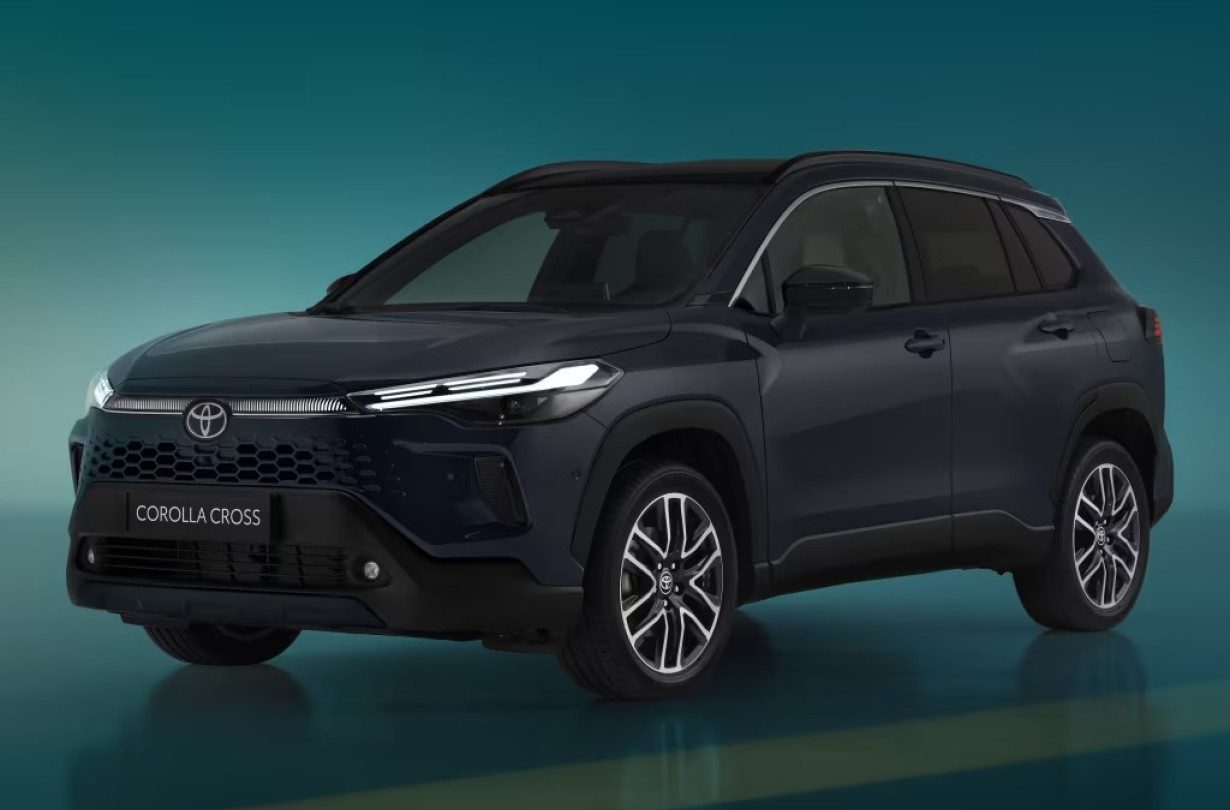 Η ανανεωμένη Toyota Corolla Cross με τον 1.800άρη κινητήρα και τους 140 PS ξεκινά από €30.970 και η δίλιτρη με τους 180 PS ξεκινά από €33.470 Toyota Corolla Cross MY 2026