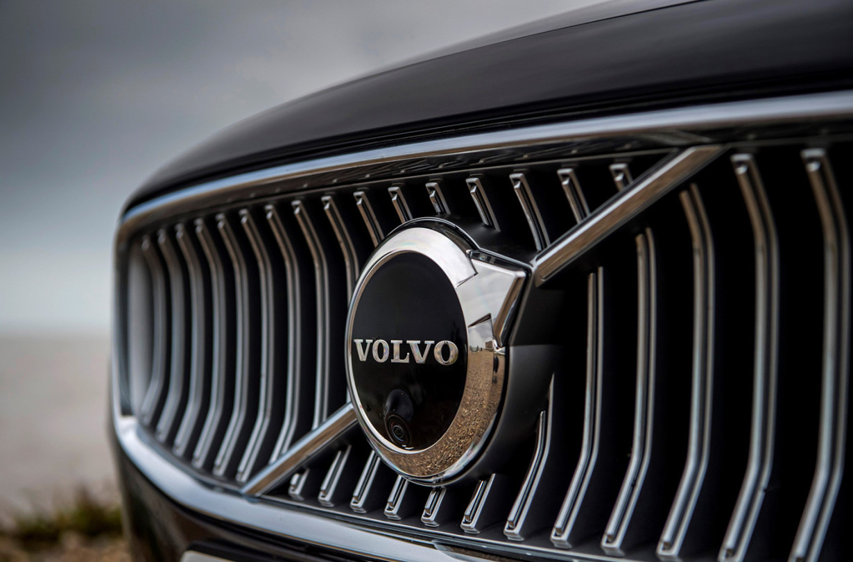 Η Volvo δήλωσε ότι ο Offer παραιτήθηκε για να αφιερώσει περισσότερο χρόνο στην οικογένεια του Volvo