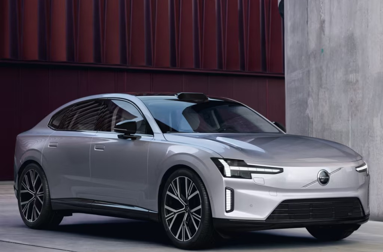 To νέο Volvo ES90 θα είναι διαθέσιμο στην ελληνική αγορά κατόπιν παραγγελίας, ξεκινώντας από €79.236 Volvo ES90