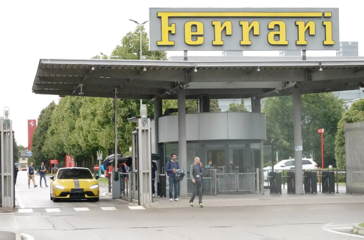 Μέχρι και πριν λίγα χρόνια, η ιδέα ότι η Ferrari θα μελετούσε ένα κινεζικό μοντέλο επιδόσεων, όπως το Xiaomi SU7 Ultra θα έμοιαζε τουλάχιστον αδιανόητη Xiaomi SU7 Ultra at Ferrari