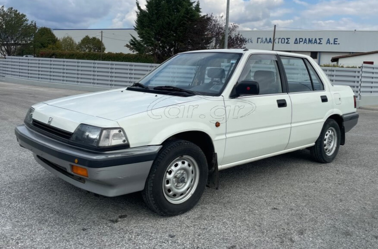 Πώς κατάφερε να διανύσει μόλις 43.000 km σε σχεδόν 40 χρόνια; Δεν αντιστοιχούν ούτε 100 km τον μήνα! Honda Civic