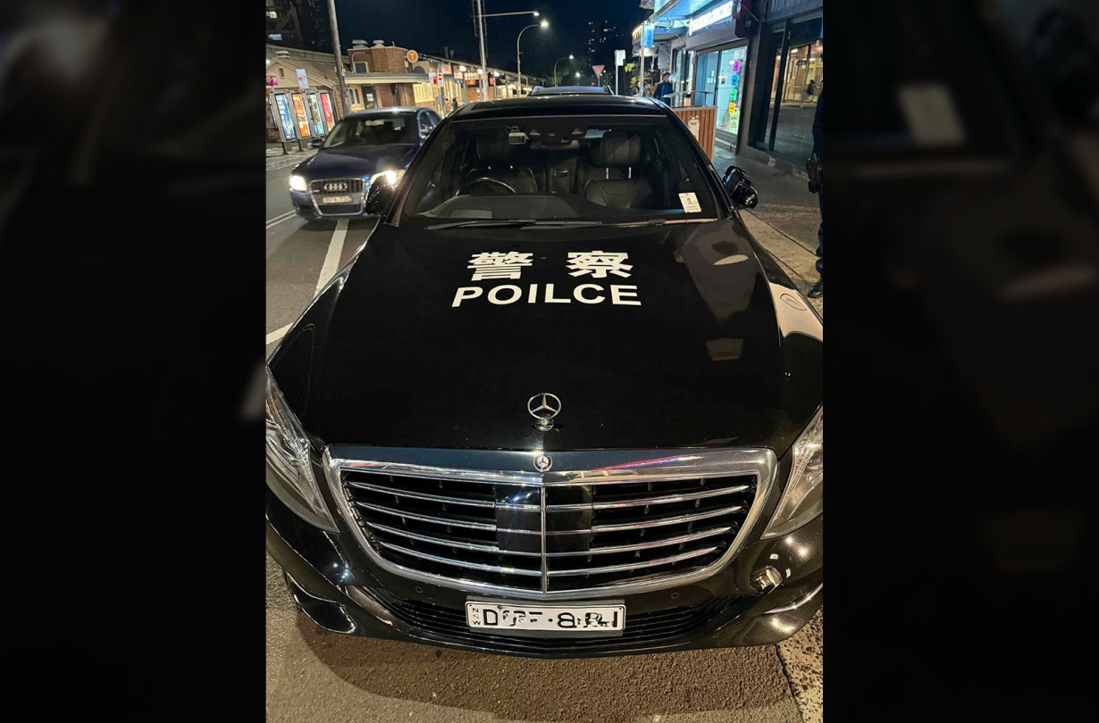 Οδηγός κυκλοφορούσε με Mercedes-Benz που έγραφε «POILCE» και κουβαλούσε όπλα και πυρομαχικά στο πορτμπαγκάζ, ισχυριζόμενος ότι πρόκειται για διπλωματικό όχημα -οι Αρχές δεν εντυπωσιάστηκαν. Και τον μπουζούριασαν! Αυστραλία