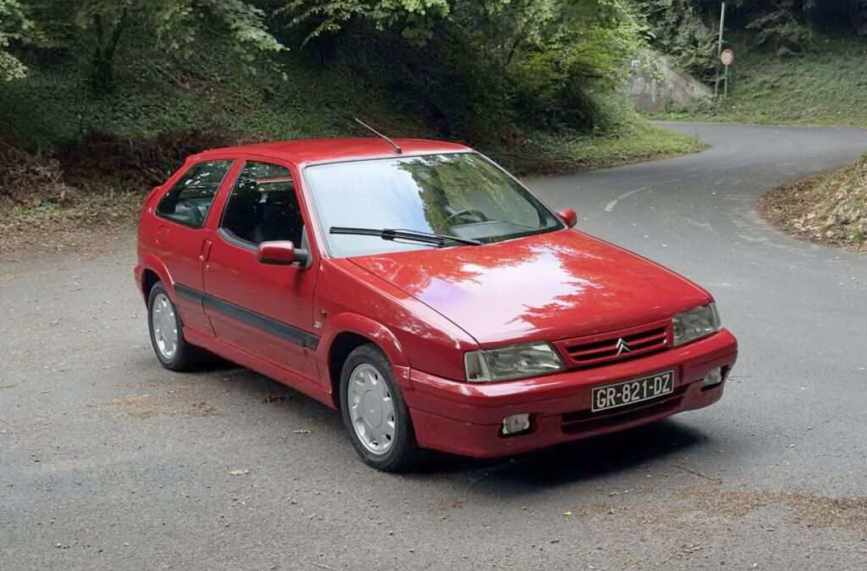 Η απάντηση για την τιμή της Citroën ZX Pierre Lartigue βρίσκεται στη μοναδικότητα, στην αγωνιστική ιστορία και στο πάθος για μια μάρκα που ανέκαθεν προκαλούσε τα δεδομένα. Citroën ZX Pierre Lartigue