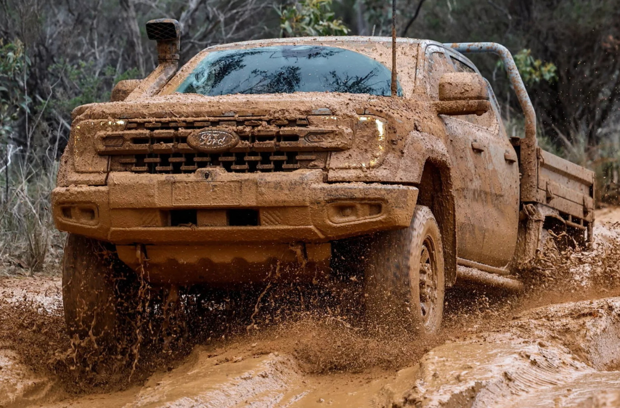 Παρά τα 600 kg λάσπης το Ford Ranger Super Duty δεν μάσησε συνεχίζοντας χωρίς κανένα πρόβλημα Ford Ranger Super Duty