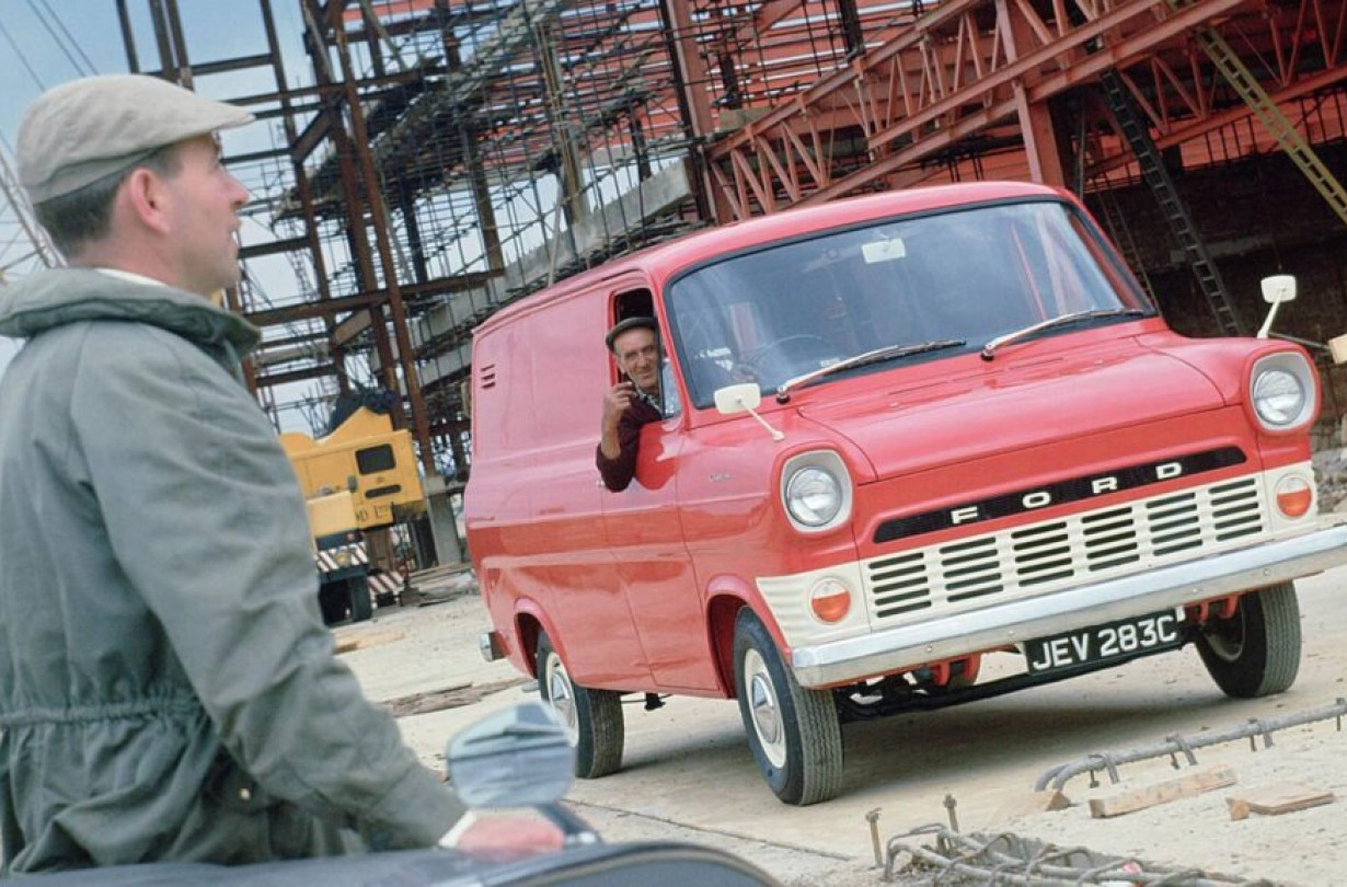 Το Ford Transit έχει αποκτήσει πιστό κοινό σε όλο τον κόσμο, καθιστώντας το όνομα Transit συνώνυμο των υψηλών δυνατοτήτων για κάθε επαγγελματία Ford Transit