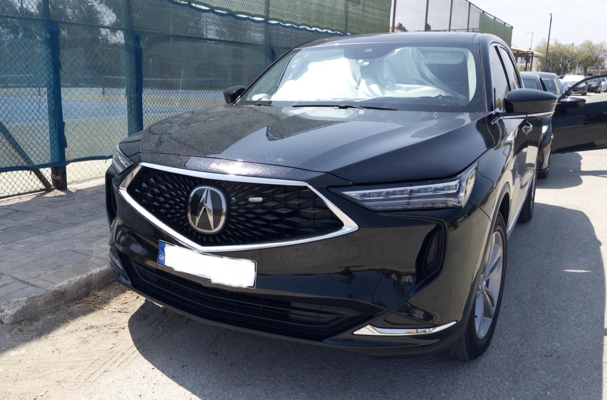 Το παράδοξο όμως είναι ότι το Acura MDX φορούσε ελληνικές πινακίδες κυκλοφορίας. Acura