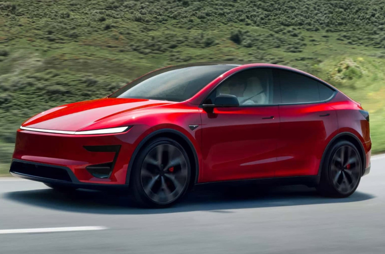 Όπως μας συνηθίζει η Tesla, το νέο μοντέλο είναι σαφώς καλύτερο από το προηγούμενο. Χωρίς σημαντική αύξηση στην τιμή. Model Y Performance