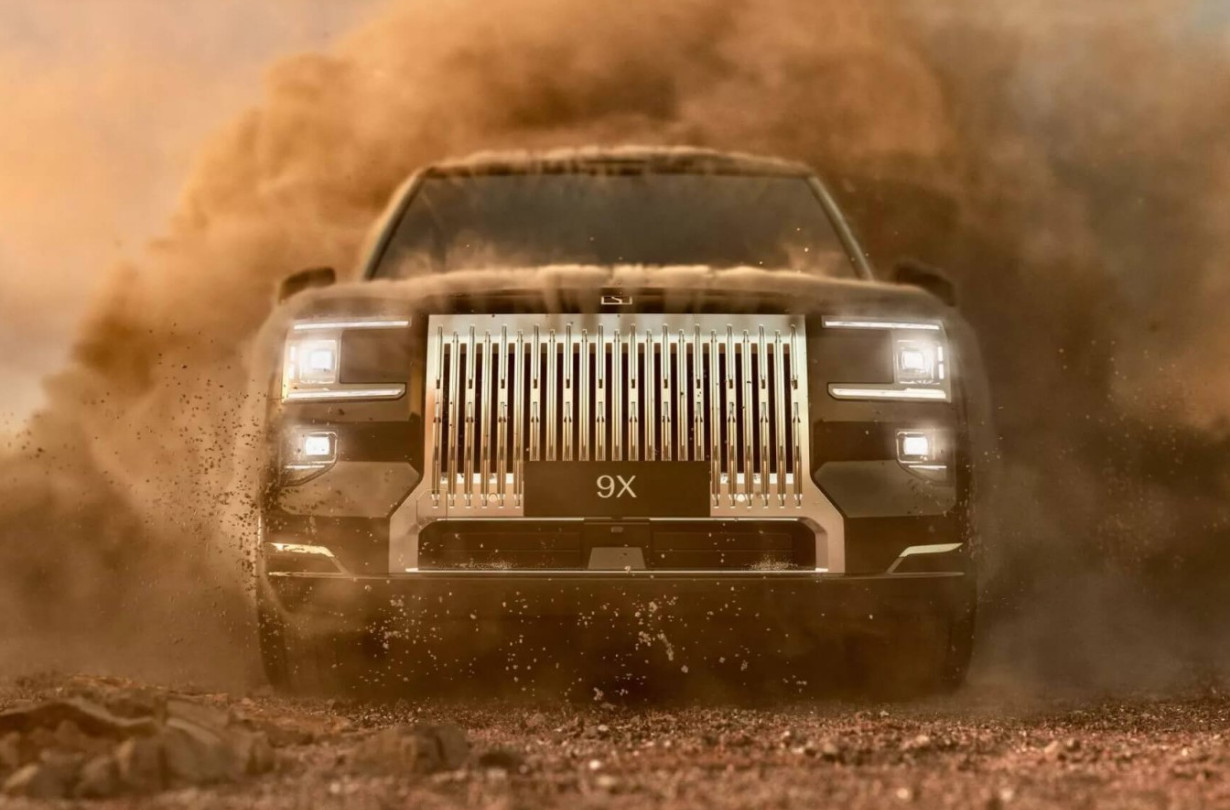 «Zeekr 9X, μία Rolls-Royce Cullinan στην τιμή της BMW X5» γράφαμε τον περασμένο Απρίλιο. Αλλά η τιμή είναι απλώς το κερασάκι στην τούρτα. Zeekr 9X