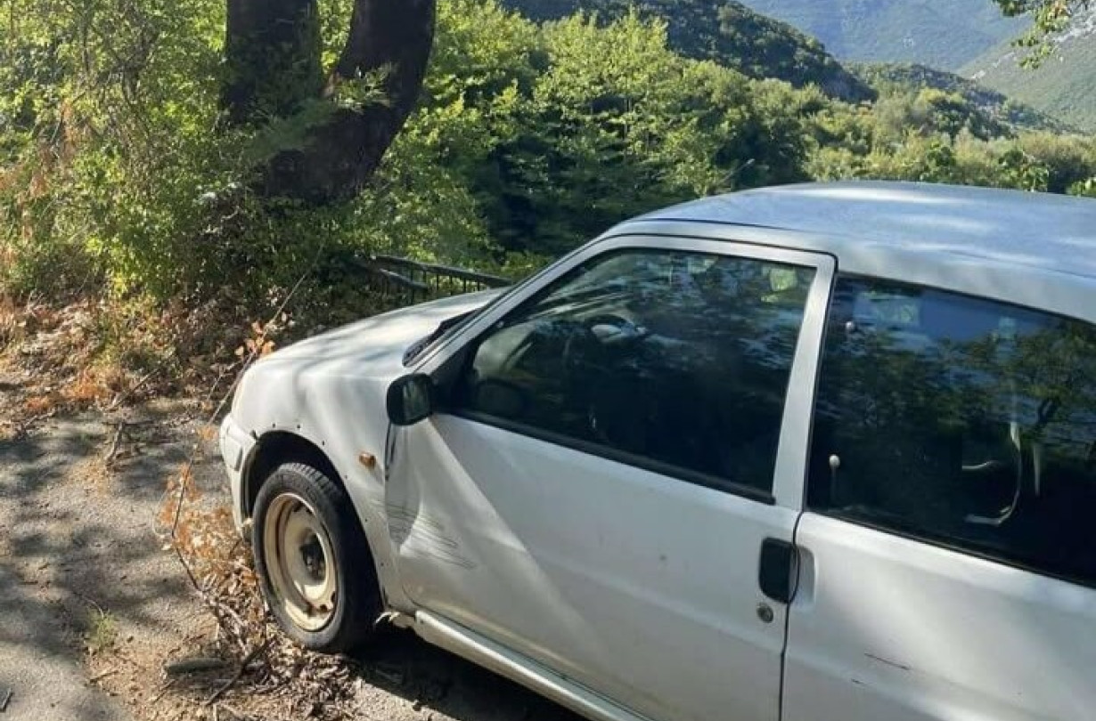 Αν περάσεις από τον Ταΰγετο, ρίξε μια ξερογκαζιά περνώντας δίπλα του. Peugeot 106 Rallye