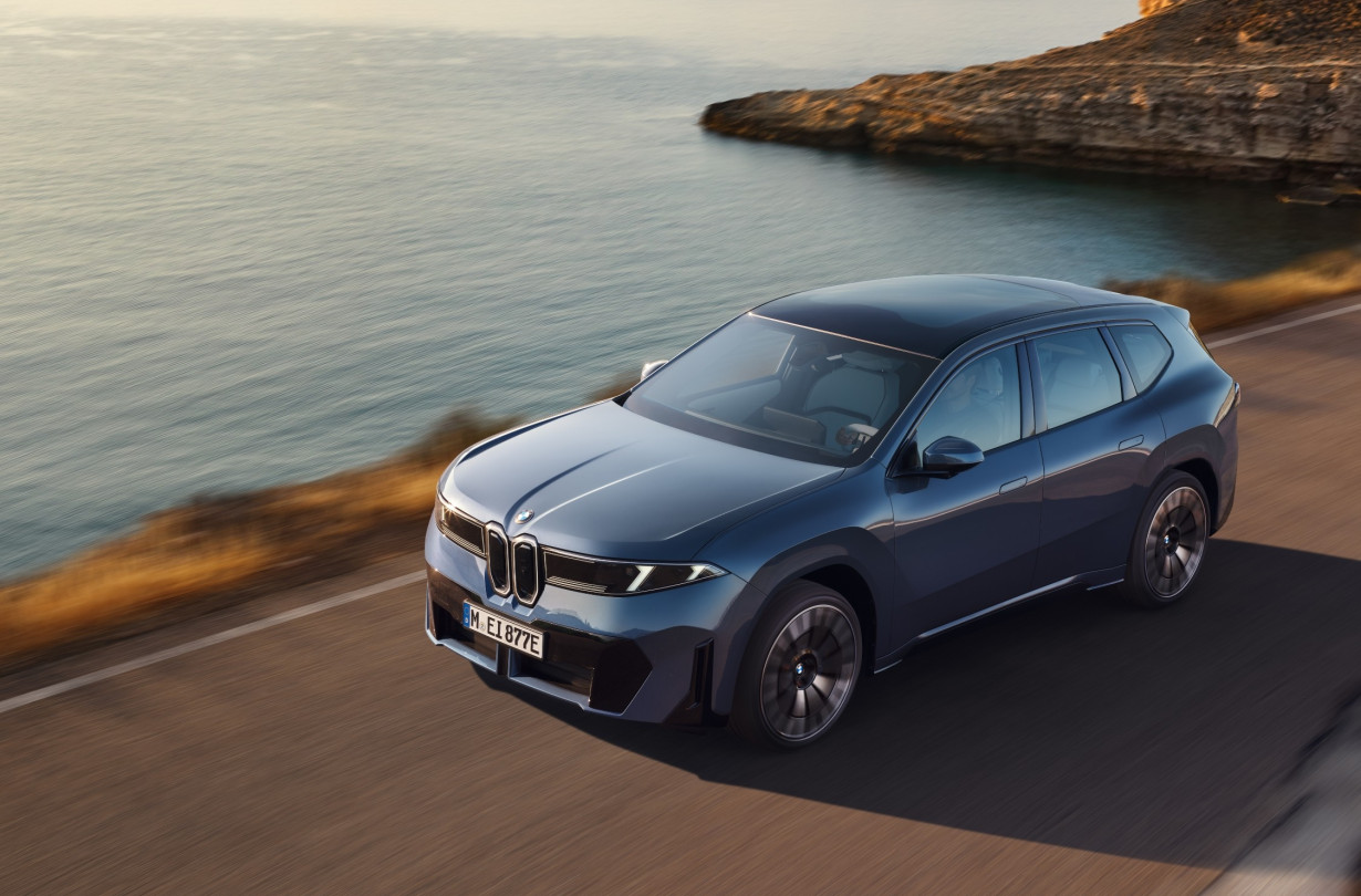Η BMW iX3 ξεκινά την εμπορική της πορεία στην ελληνική αγορά από €69.950, χωρίς να περιλαμβάνεται η κρατική επιδότηση BMW iX3