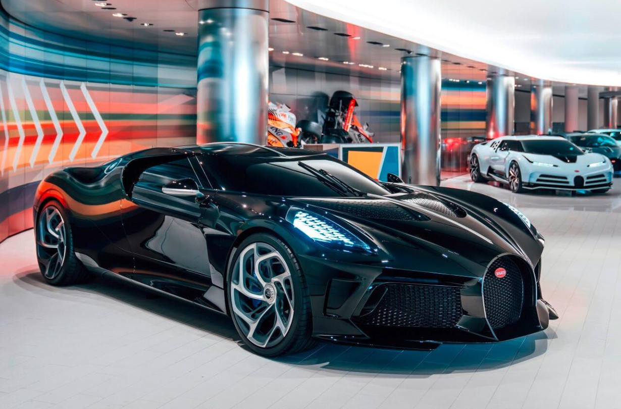 Η Bugatti La Voiture Noire θα δημοπρατηθεί σύντομα από την SBX Cars -εταιρεία της Αυστραλής YouTuber Supercar Blondie- σε συνεργασία με τον οίκο Broad Arrow. Bugatti La Voiture Noire