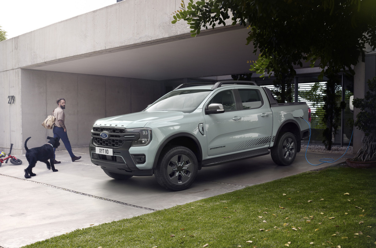 Με το Ford Ranger PHEV, η Ford φέρνει την ηλεκτροκίνηση στον κόσμο των pick-up, χωρίς καμία παραχώρηση σε δύναμη, αντοχή και πρακτικότητα Ford Ranger PHEV