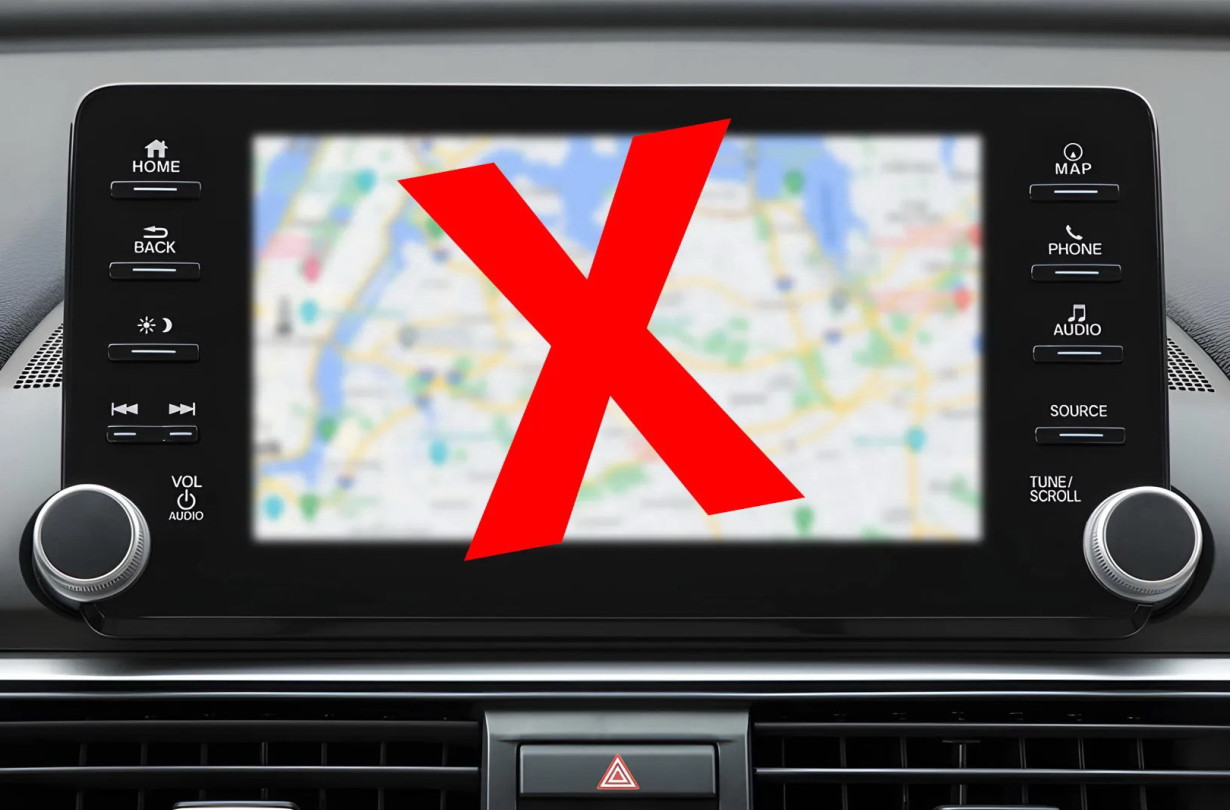 Η χρήση GPS δεν είναι άμεσα επικίνδυνη για την υγεία, αλλά η συστηματική κι ανεξέλεγκτη χρήση του, μπορεί να επηρεάσει αρνητικά τον φυσικό προσανατολισμό και τη χωρική συνείδηση του χρήστη. GPS