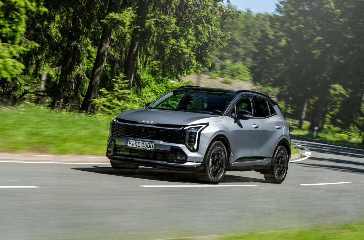 Το βενζινοκίνητο Kia Sportage με τους 150 ίππους ξεκινά από €30.990, το ντίζελ από €31.490 και το φουλ hybrid από €34.990 Kia Sportage
