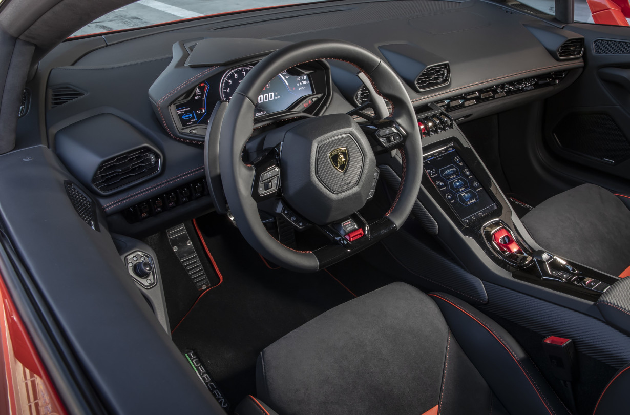Γιατί το κάνει αυτό η Lamborghini; Η απάντηση είναι πολύ απλή: Επειδή μπορεί! Lamborghini