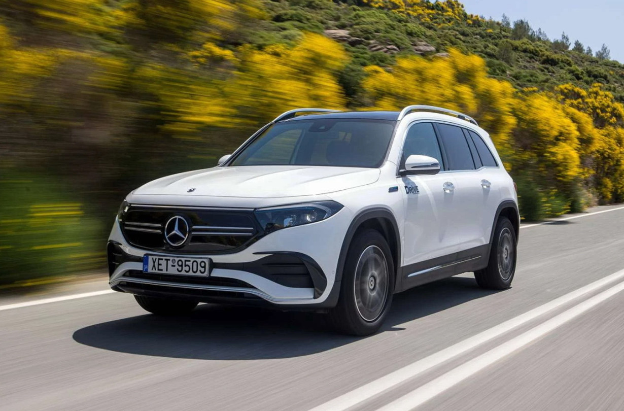 Η παύση της Mercedes-Benz EQB θα επιτρέψει τη μετατροπή των γραμμών παραγωγής του εργοστασίου του Kecskemet, όπου παράγονται ακόμη ορισμένες θερμικές CLA προηγούμενης γενιάς και A-Class. Mercedes-Benz EQB