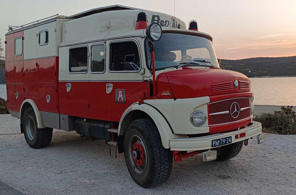 Mercedes-Benz 1113