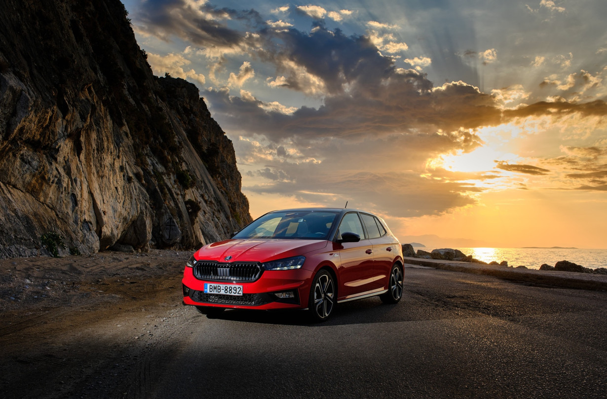 Η τιμή του Škoda Fabia Essence διαμορφώνεται στις €16.950 μετά την έκπτωση €2.000 που θα βρίσκεται σε ισχύ για περιορισμένο αριθμό ετοιμοπαράδοτων αυτοκινήτων μέχρι τις 31 Οκτωβρίου 2025 Škoda Fabia Monte Carlo