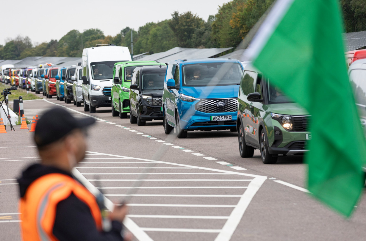 Η αυτοκινητοπομπή ξεκίνησε από το Technical Centre της Ford στο Dunton του Essex και διένυσε 46 km μέχρι το Chelmsford City Racecourse, όπου πραγματοποιήθηκε το Transit Festival. Ford Transit
