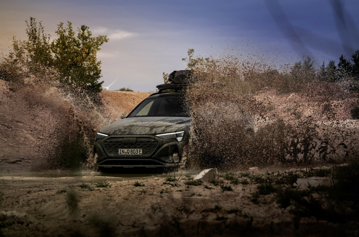 Η ιδέα του να μπει η Audi στην κατηγορία των πολυτελών 4x4 ζυμώνεται ήδη από το 2023. Ακόμη όμως δεν γνωρίζουμε το ακριβές χρονοδιάγραμμα του πρότζεκτ Audi Q8 e-tron Dakar