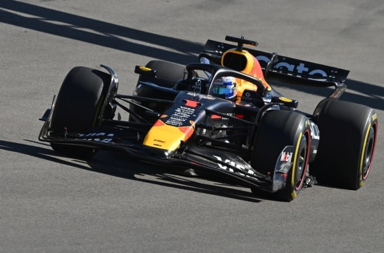 Στο GP Ηνωμένων Πολιτειών ο Max Verstappen πανηγύρισε την 68η νίκη της καριέρας του. Και με πέντε αγώνες να απομένουν είναι για τα καλά στη μάχη του τίτλου, 40 βαθμούς πίσω από τον Piastri GP Ηνωμένων Πολιτειών- Verstappen