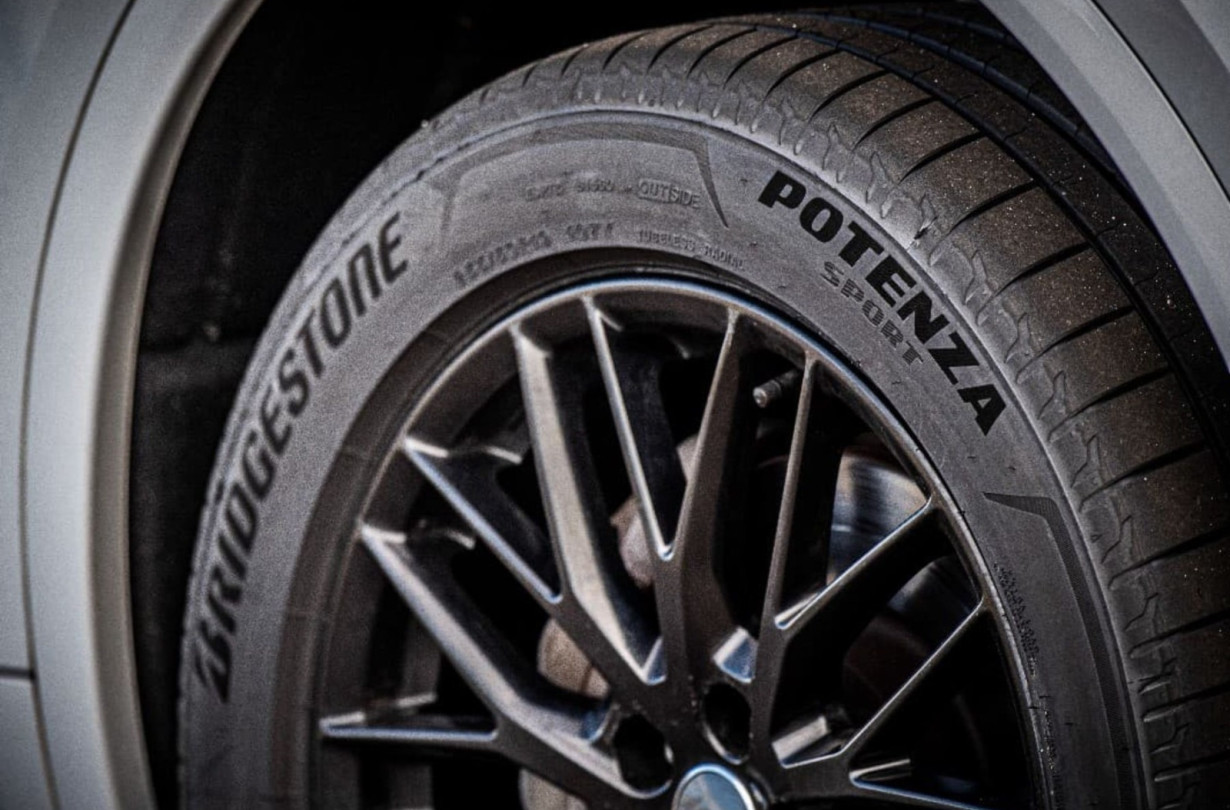 Σε συνεργασία με την Porsche, η Bridgestone έχει αποδείξει την ικανότητά της να προσαρμόζει τα Potenza στις πιο απαιτητικές ανάγκες Bridgestone Potenza Sport