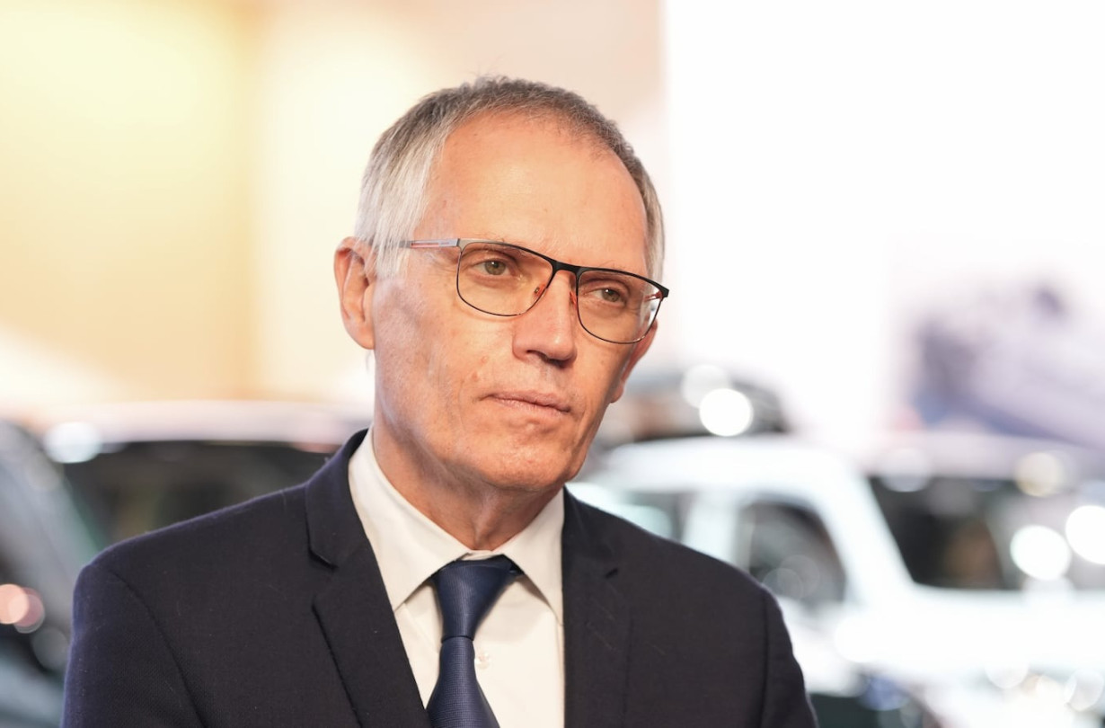 O Carlos Tavares δεν βλέπει μόνο πιθανή διάλυση του Ομίλου Stellantis αλλά και πρόταση εξαγοράς από κινεζική εταιρεία για τις ευρωπαϊκές μάρκες του Ομίλου Όμιλος Stellantis - Carlos Tavares