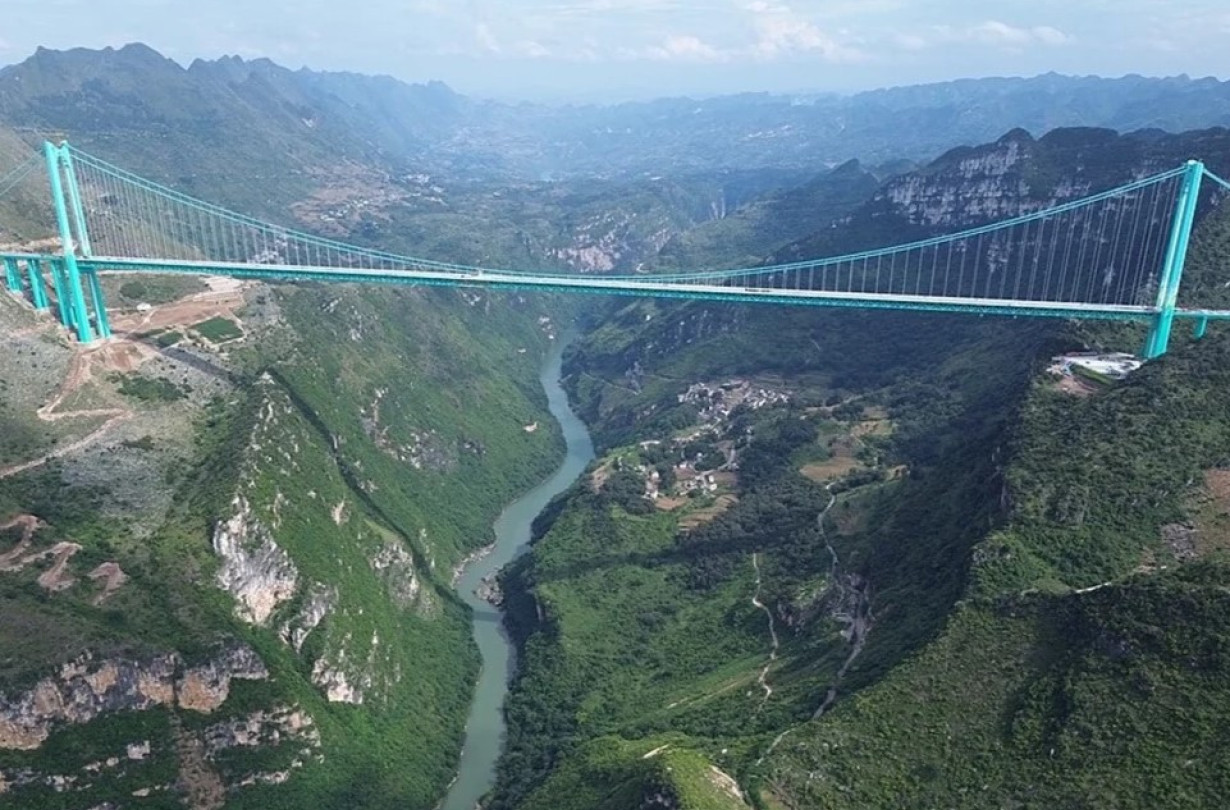 Το συνολικό μήκος της γέφυρας είναι 2.890 m, σχεδόν ταυτόσημο με της γέφυρας Ρίου–Αντιρρίου «Χαρίλαος Τρικούπης». γέφυρα
