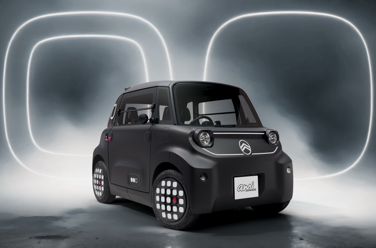 Αν το ψάχνετε ήδη στο site της ελληνικής αντιπροσωπείας, μην κουράζεστε. Δεν θα έρθει στην Ελλάδα. Εκτός από τη Γαλλία θα πωλείται επίσης στις Αυστρία, Βέλγιο, Γερμανία, Ισπανία, Ιταλία, Ολλανδία και Πορτογαλία. Citroën Ami Dark Side