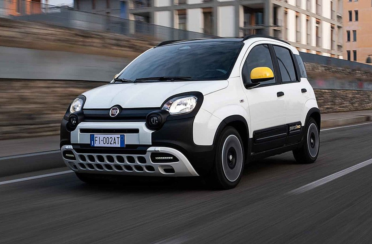 Το FIAT Pandina είναι διαθέσιμο σε δύο εκδόσεις εξοπλισμού ξεκινώντας από €15.490 μετά και την προωθητική ενέργεια ύψους €3.000 FIAT Pandina