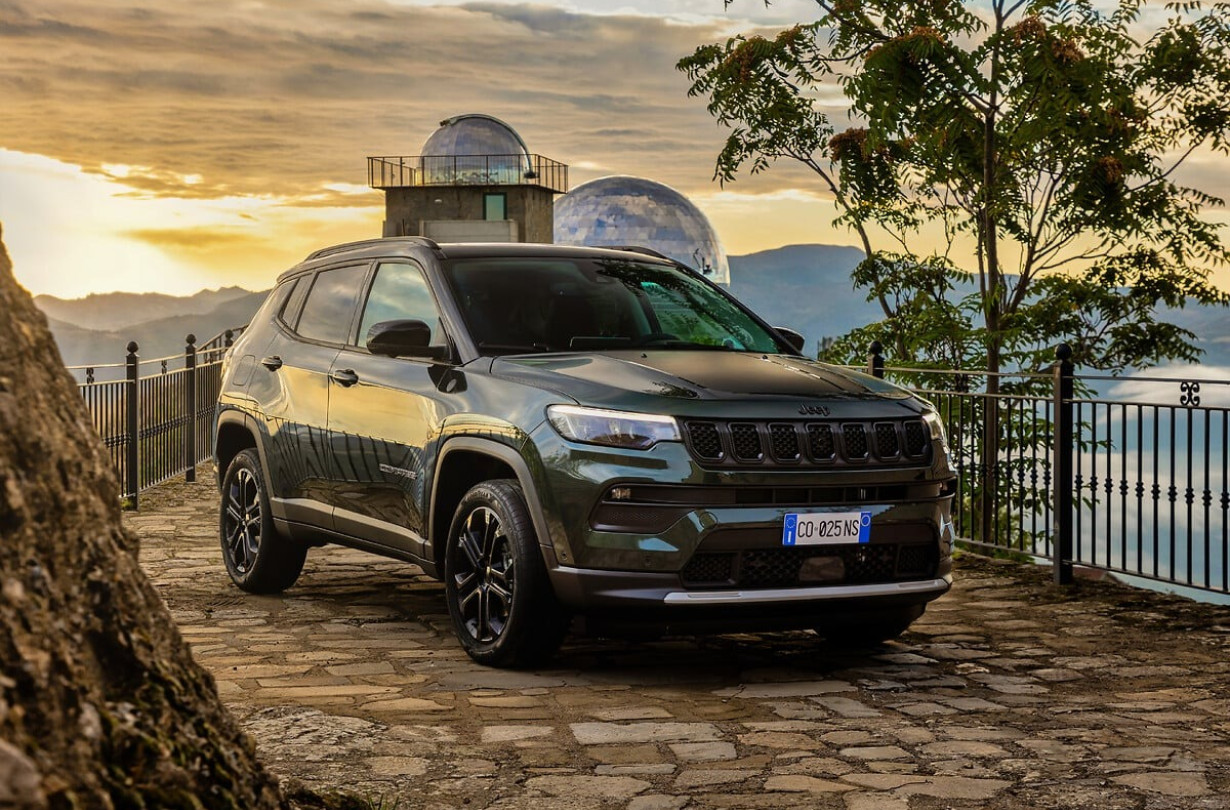 Το Jeep Compass PHEV 4xe ξεκινά από €37.500 και μηδενικό φόρο για τον χρήστη εταιρικού αυτοκινήτου σε όλες τις εκδόσεις Jeep Compass PHEV 4xe