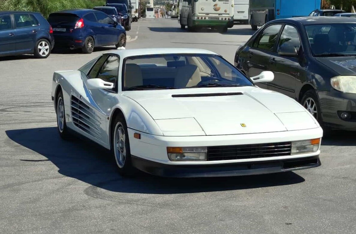 Στο «Miami Vice», ο Don Johnson, γνωστός ως Sonny Crockett, οδηγούσε μια λευκή Ferrari Testarossa στους δρόμους της αμερικανικής κοσμοπολίτικης πόλης. Ferrari Testarossa