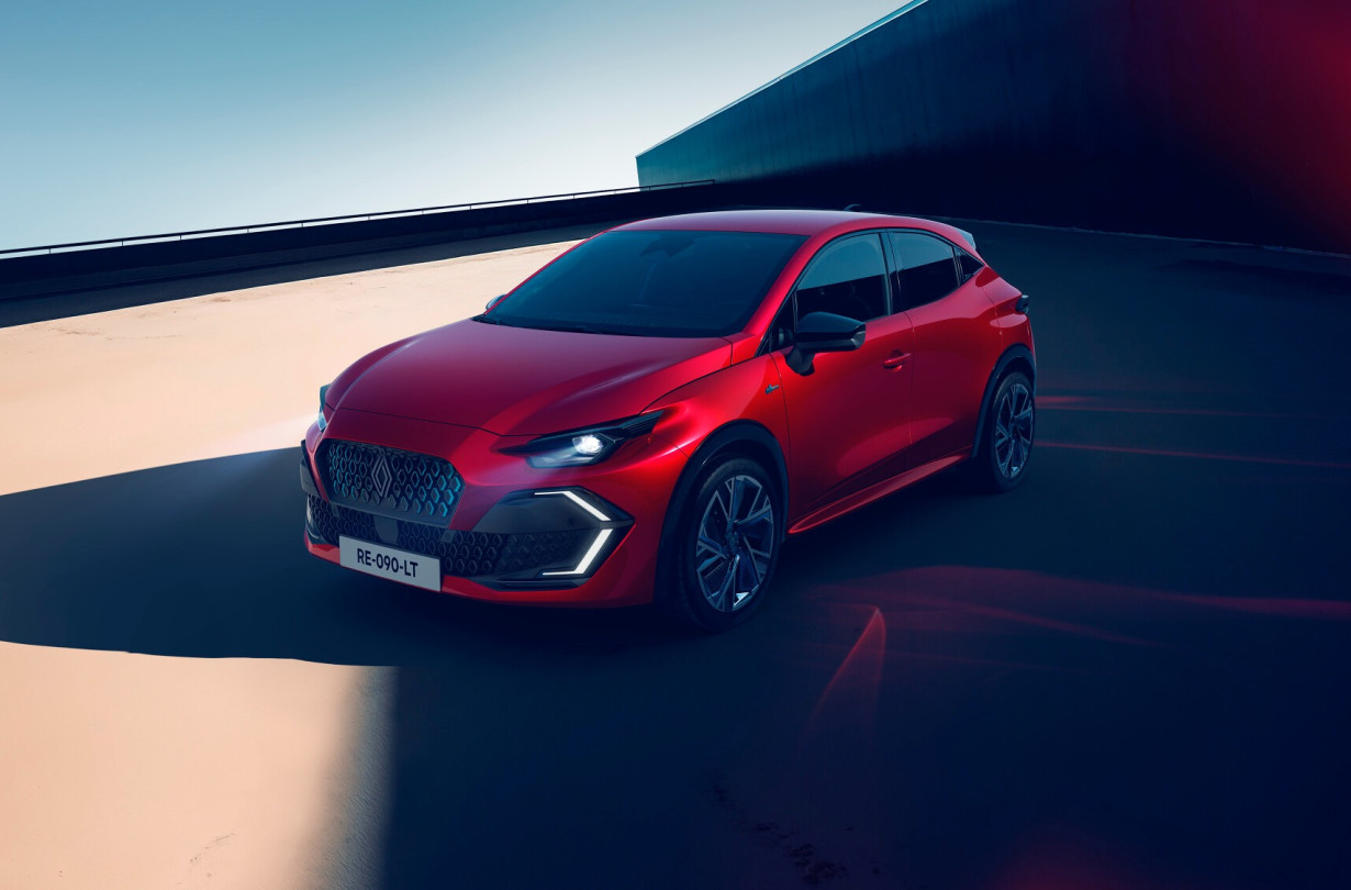 To νέο Renault Clio στη βασική έκδοση Evolution με τον 1.200άρη κινητήρα βενζίνης ξεκινά από €19.900 στη γαλλική αγορά. Στην Ελλάδα θα έρθει στις αρχές του 2026 Renault Clio