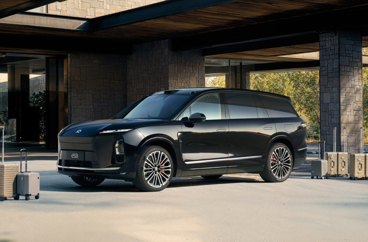 Nio ES8