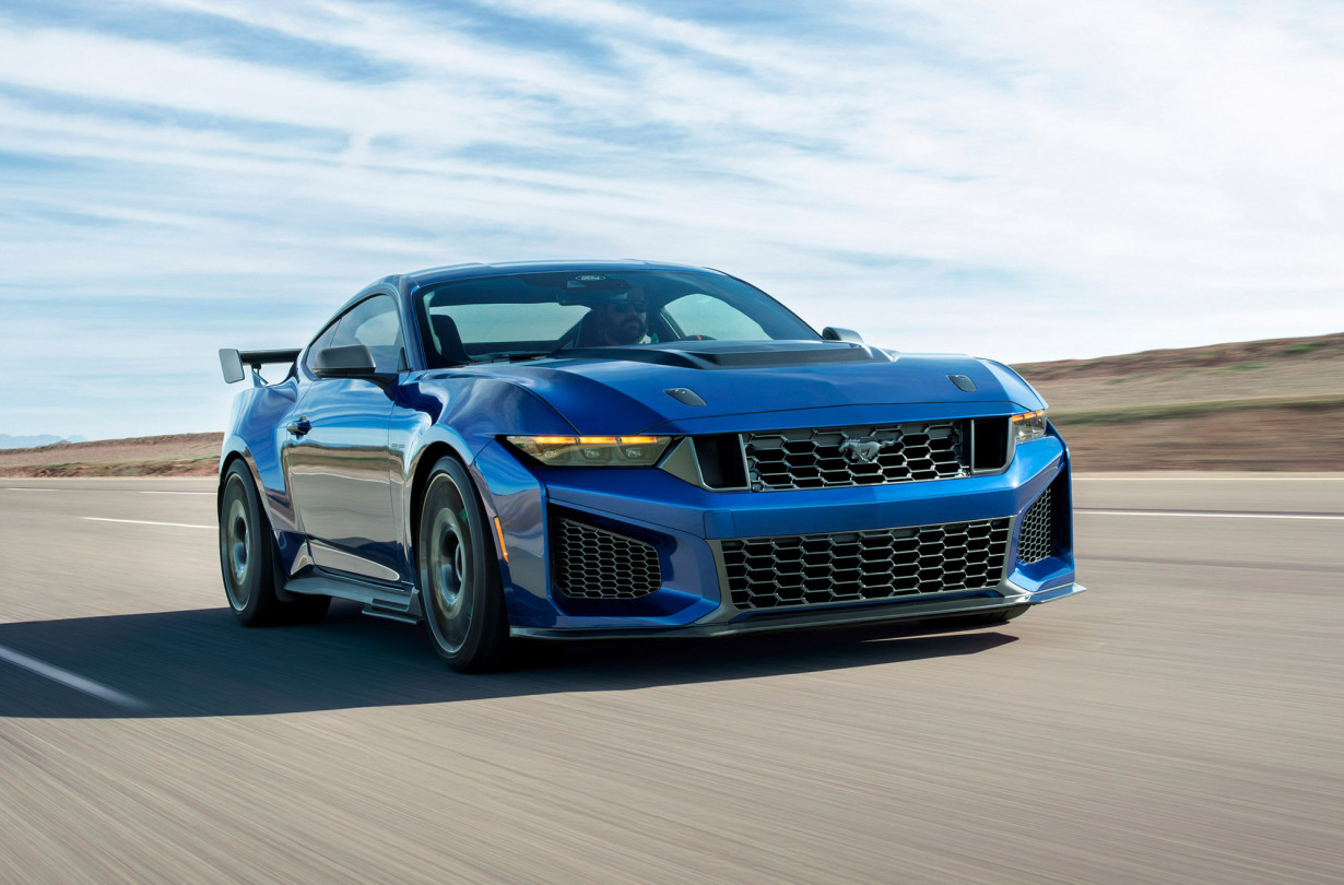 Mustang Dark Horse SC