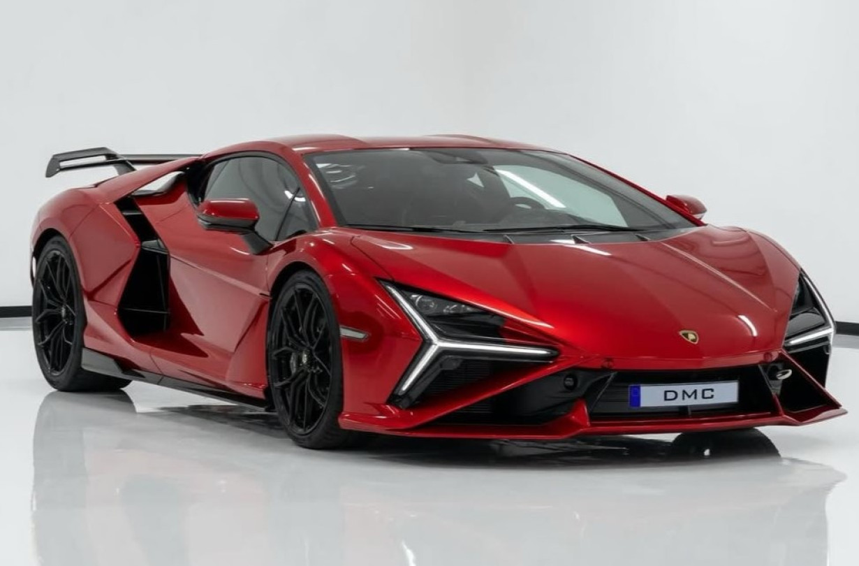 Lamborghini Revuelto 