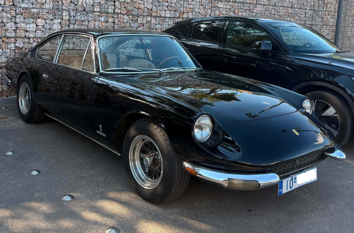 Ferrari 365 GT 2+2