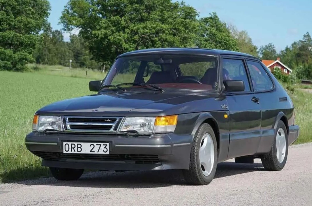 Saab 900