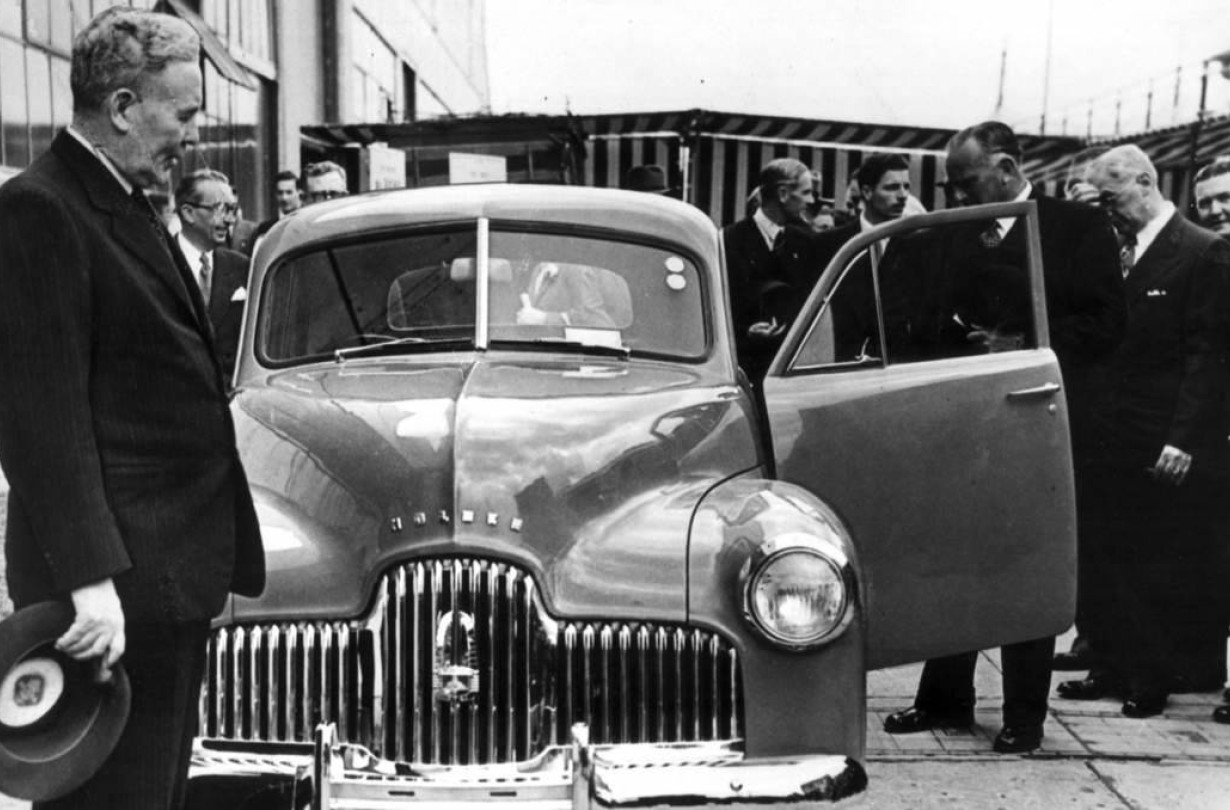 O Αυστραλός πρωθυπουργός Ben Chifley στην επίσημη παρουσίαση του Holden FX, στις 29 Νοεμβρίου του 1948.