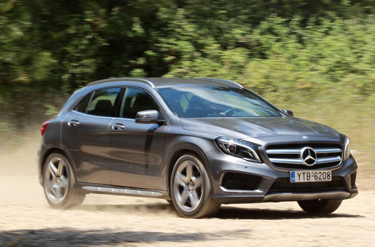 Test drive: Mercedes-Benz GLA 200 CDI 136 PS, frontal view, on the move, gravel - Φωτογραφία Φωτεινή Πίμπα