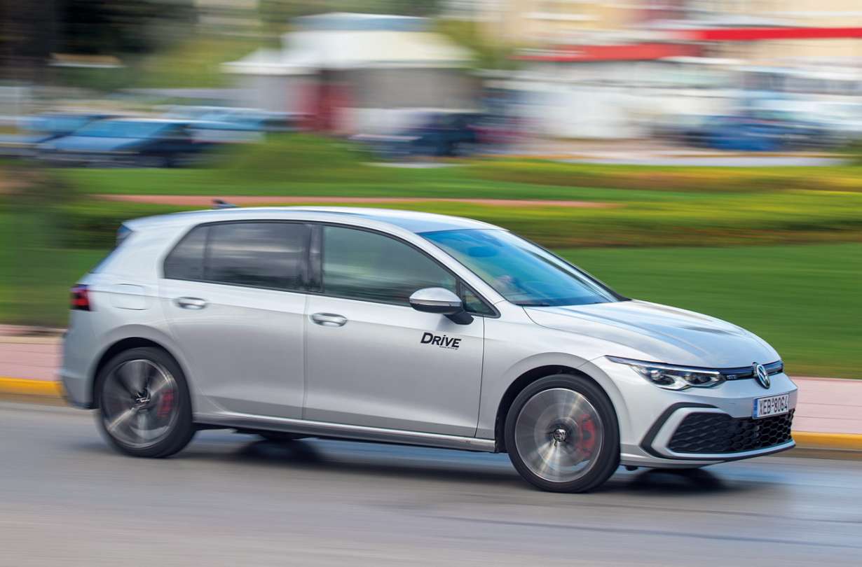 Plug-in hybrid testing the modes, photo credit DRIVE Magazine/Thanassis Koutsogiannis