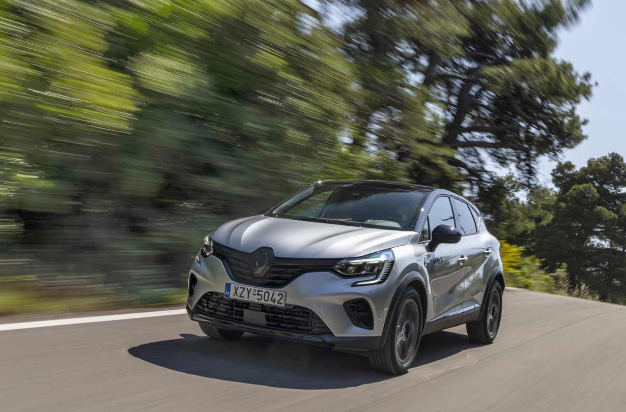 Παίζει στην premier league των B-SUV και αποτελεί τον πιο επικίνδυνο αντίπαλο για το ακριβότερο, λιγότερο άνετο και δυνητικά (αν δεν φορτίζεις κάθε μέρα) λιγότερο αποδοτικό Renault Captur Plug-in Hybrid E-TECH 160. Test drive: Renault Captur E-Tech Full Hybrid - Photos © DRIVE Media Group/Thanassis Koutsogiannis
