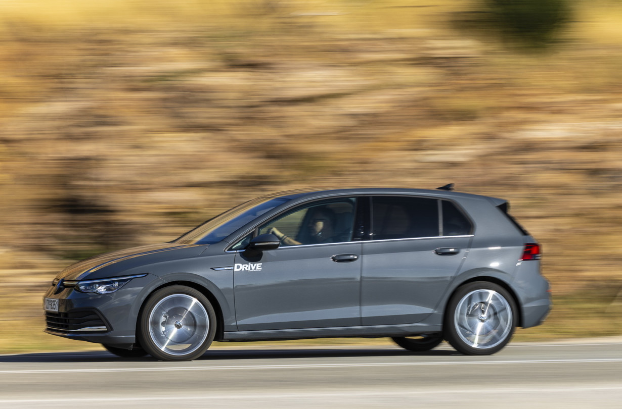 Η αίσθηση που αποκομίζεις στο τιμόνι του Volkswagen Golf 1.5 eTSI με τα 130 άλογα δεν είναι δα και τόσο μεγάλη όσο φαίνεται σε πρώτη ανάγνωση Test drive: Volkswagen Golf 1.5 eTSI MHEV DSG 130 PS, Photo DRIVE Media Group/Thanassis Koutsogiannis