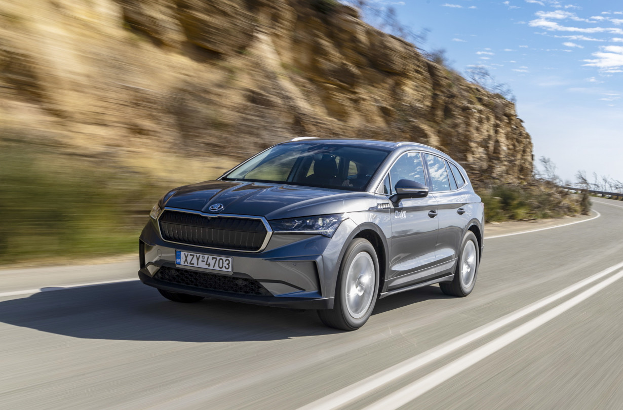 Το Škoda Enyaq εκμεταλλεύεται την ηλεκτρική αρχιτεκτονική του, με ακτίνα στροφής και ευελιξία στην πόλη αντάξια ενός μίνι αλλά με μέγεθος μεγάλου MPV. Test drive: Škoda Enyaq iV80, Photo © DRIVE Media Group/Thanassis Koutsogiannis