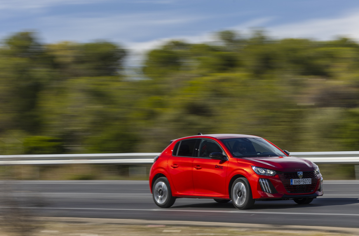 Το Peugeot 208, με το 1.200άρι μοτέρ παραμένει ουσιαστικό και ασφαλές, λειτουργώντας με την κλασική γαλλική φινέτσα Test drive: Peugeot 208 1.2 PureTech 100 PSPhoto © DRIVE Media Group/Thanassis Koutsogiannis