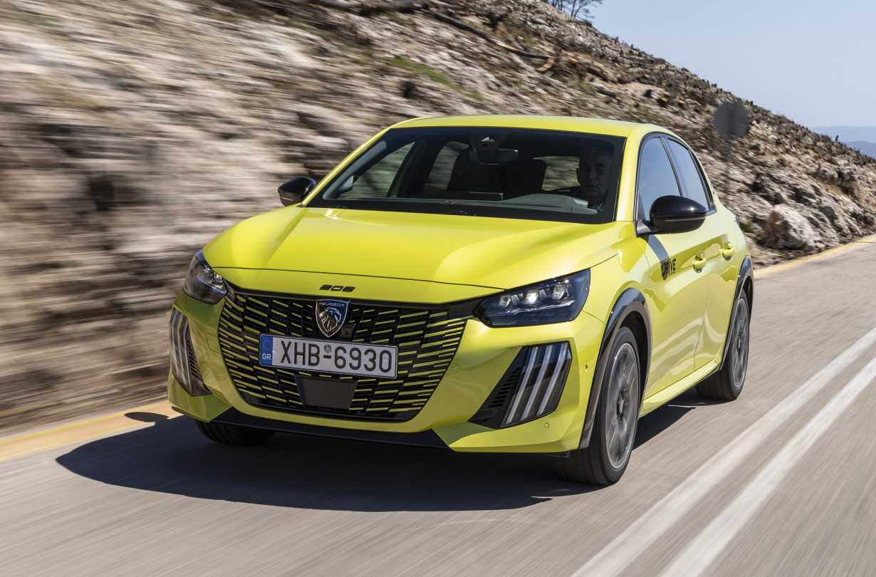 Η χαμηλή κατανάλωση του Peugeot 208 1.2 1.2 Hybrid 100 e-DCS6 ήταν μια ευχάριστη έκπληξη, καθώς με το ρεζερβουάρ των 41 λίτρων μπορείς πλέον να κάνεις πάνω από 700 km Peugeot 208 1.2 Hybrid 100